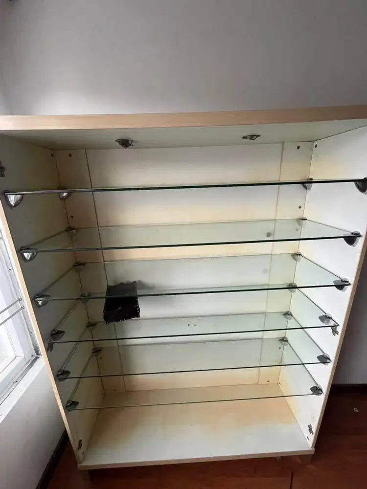 lemari kaca susun