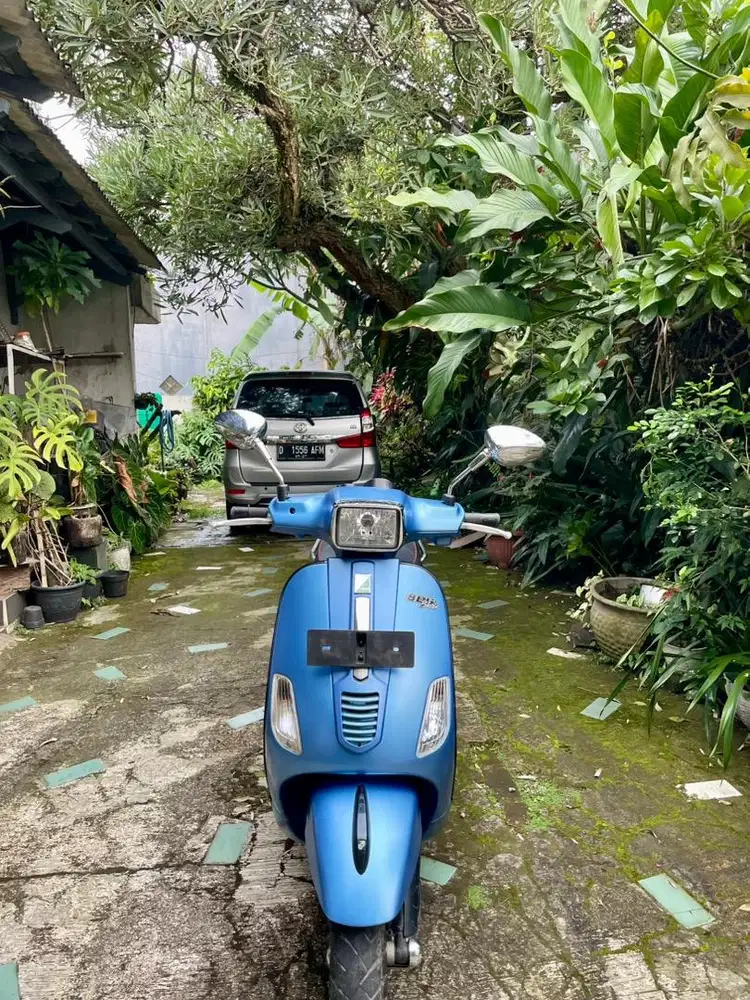 Vespa s 125 3v biru 2015