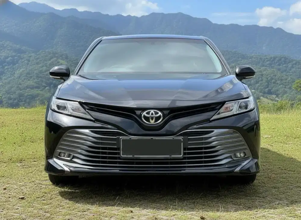 Toyota Camry 2.5 V AT 
Tahun : 2021