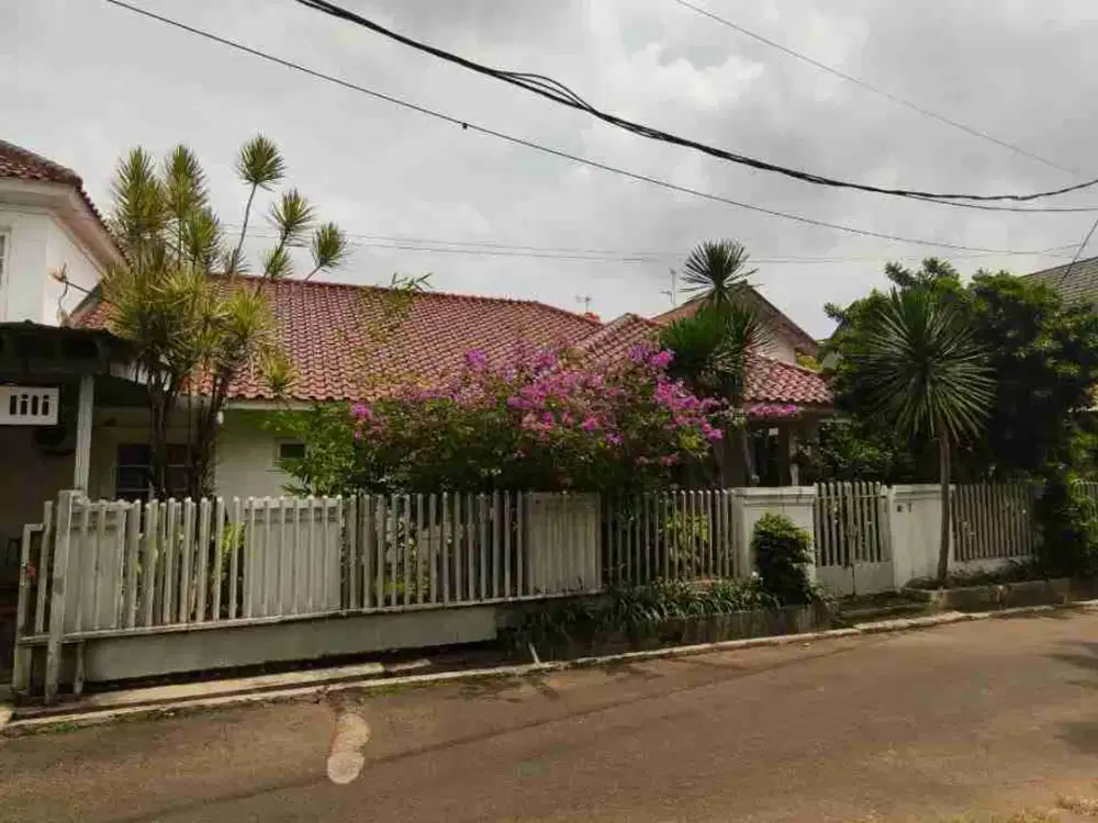 DIJUAL RUMAH 6 KT ada KOLAM RENANG di CIPETE DEKAT MRT