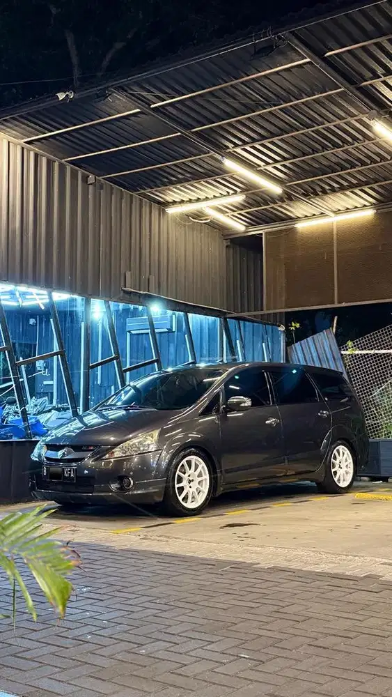 Mitsubishi Grandis GT 2.4 Tahun 2008