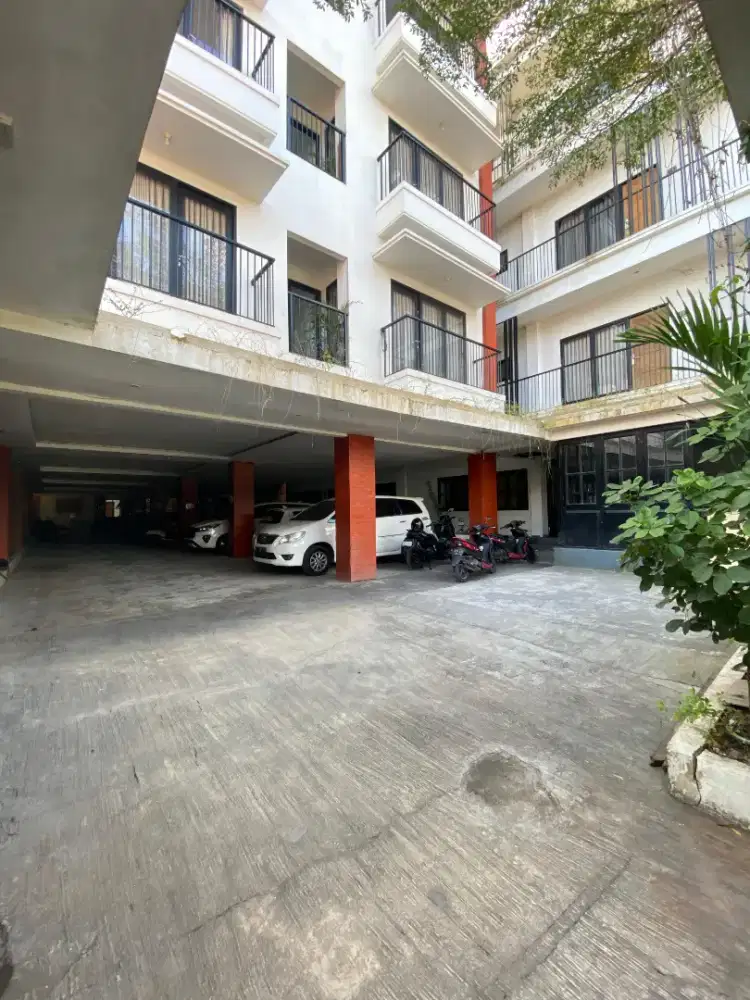 Tukang Pemeliharaan Kamar