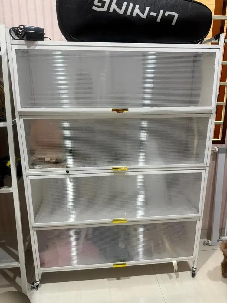 Lemari plat besi 4 tkt