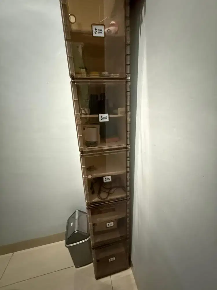Lemari plastik antbox