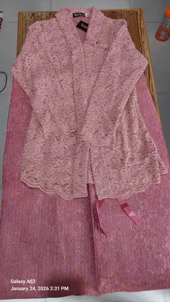 Kebaya Brokat Songket