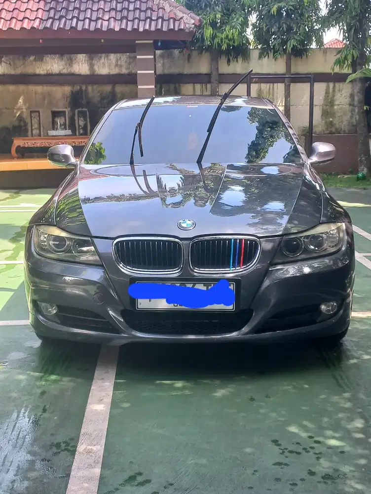 BMW 320i 2009 Bensin