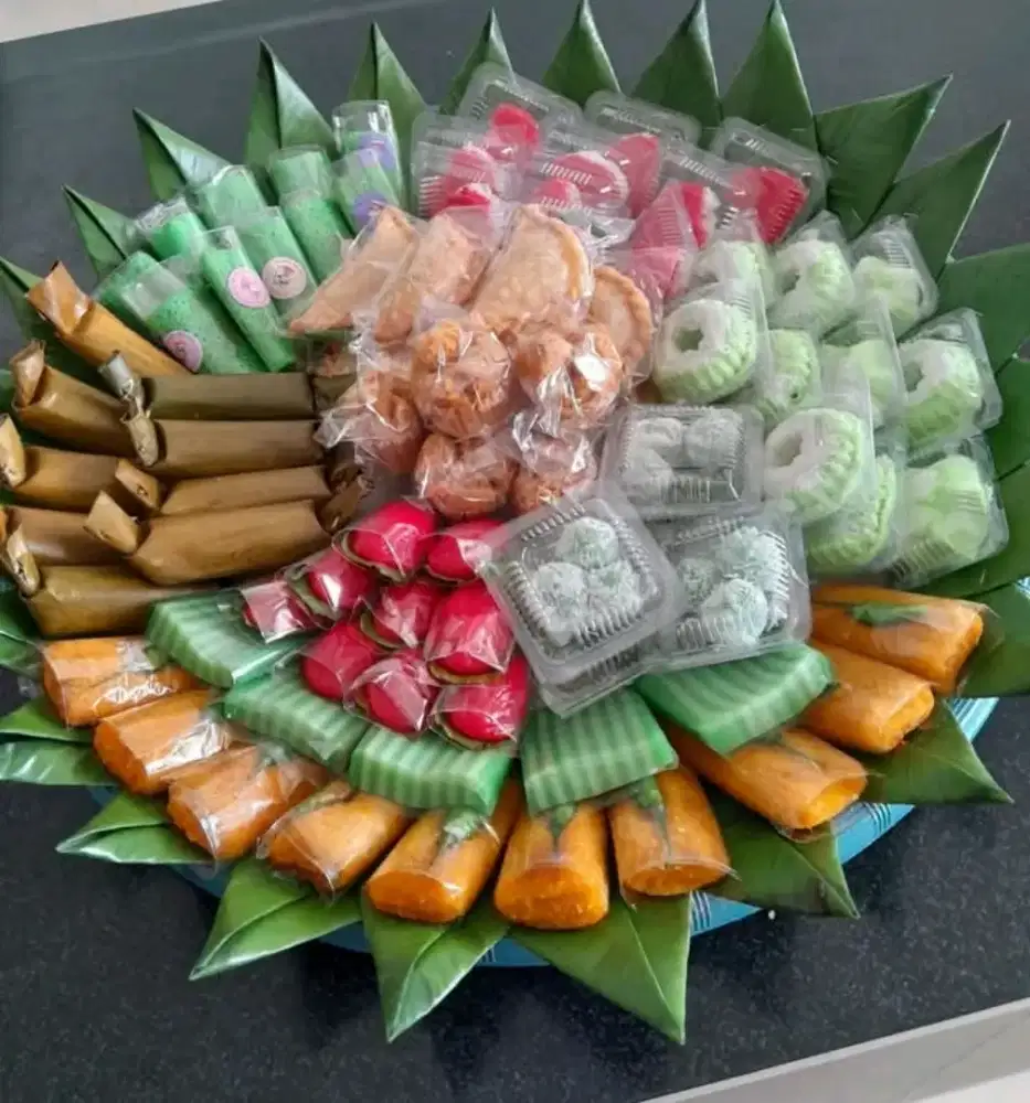 Tumpeng kue/ gorengan