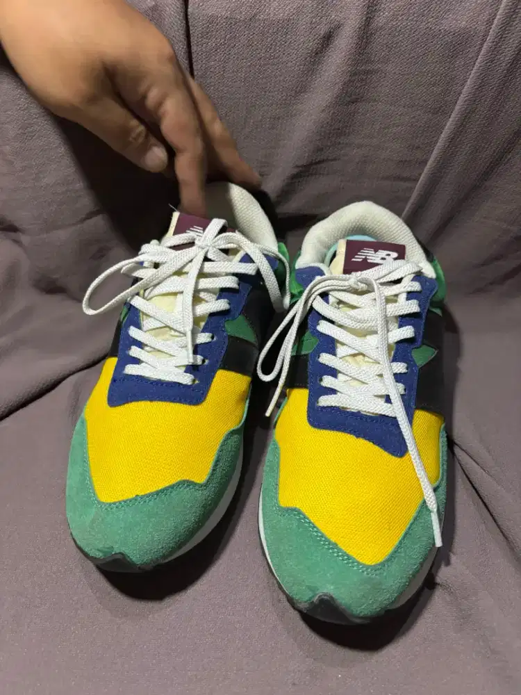 Sepatu kets NB 237 pria