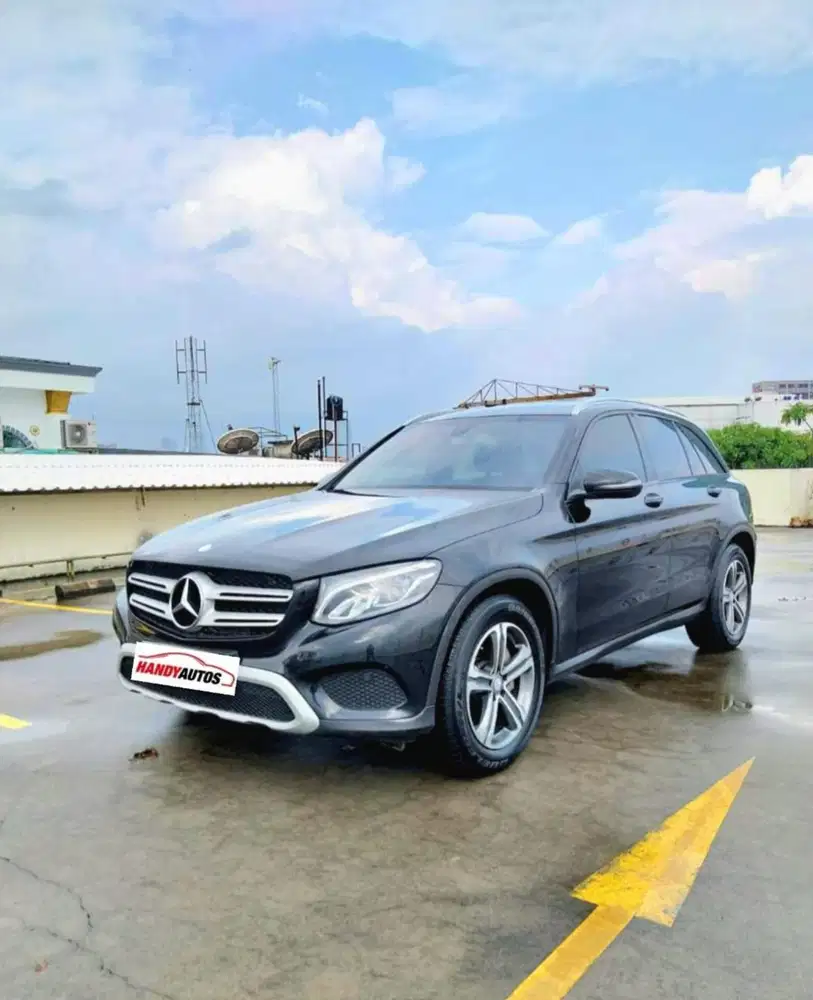 Mercedes Benz GLC250 Tahun 2017 Automatic Hitam Metalik