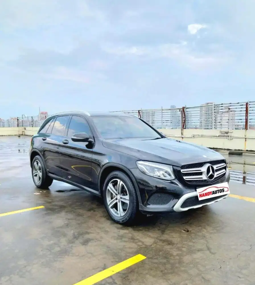 Mercedes Benz GLC250 Tahun 2017 Automatic Hitam Metalik