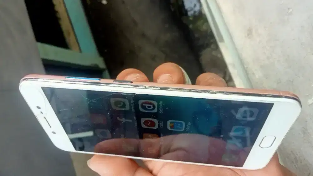 Dijual hp Vivo V5s normal siap pakai