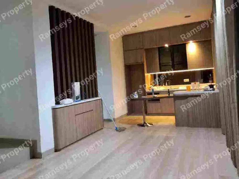 DISEWA RUMAH PIK 2 lantai LT 80m2 LB 111m2