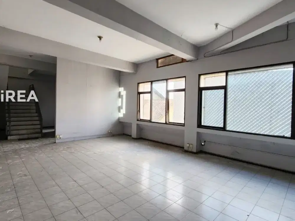 DISEWAKAN RUKO 4 LANTAI DI SOLO AREA SINGOSAREN PLAZA