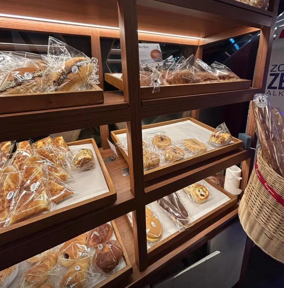 Baker (Terutama di Roti Manis Asia+Sourdogh dan Kur Kering)