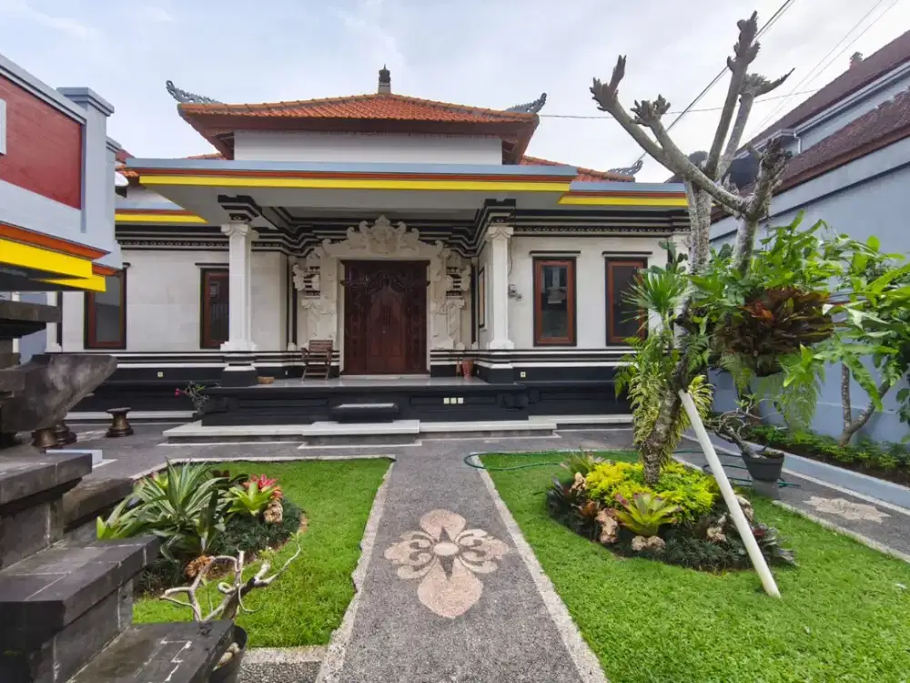 Disewakan Rumah Furnished Style Bali Halaman Luas di Nusa Dua