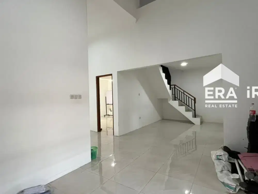 RUMAH DISEWAKAN DI SOLO DEKAT RS BRAYAT MINULYA COCOK UNTUK KANTOR RUMAH TINGGAL