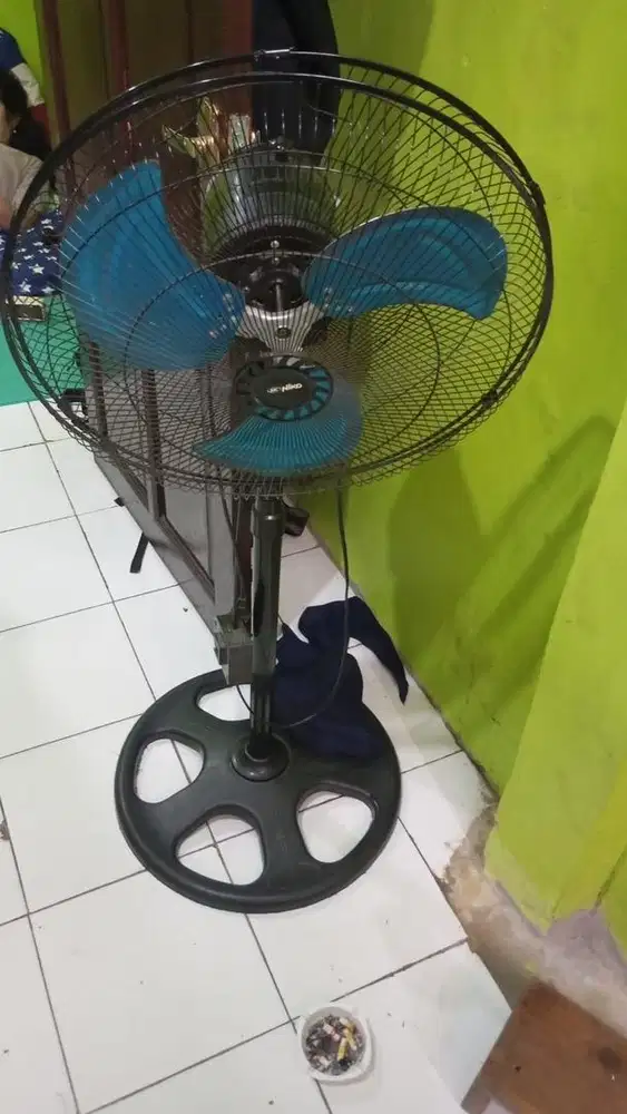kipas angin berdiri