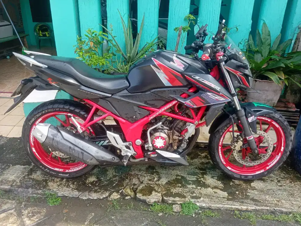 Di jual Honda CB150r LED TAHUN 2017