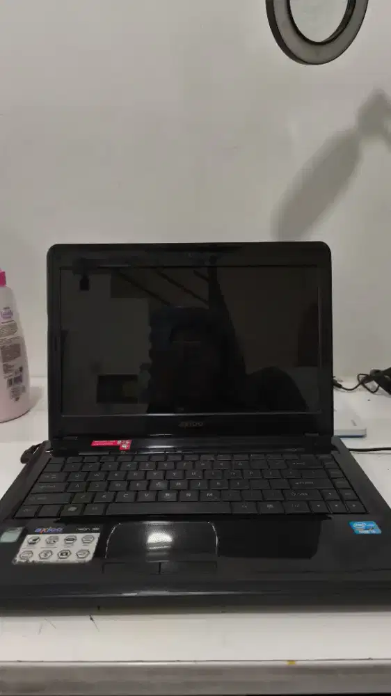 Laptop axio neon hnm i3