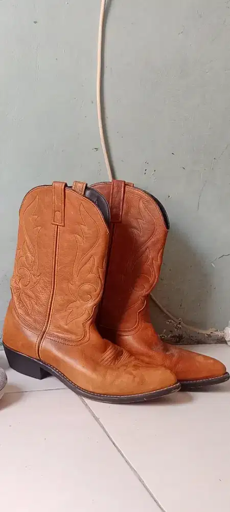 sepatu boots koboi bahan kulit asli  masih like new