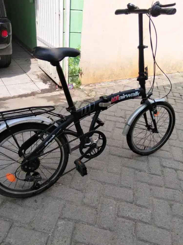 Dijual cepat sepeda lipat bekas merk Air Walk / keluaran dari ACE ..