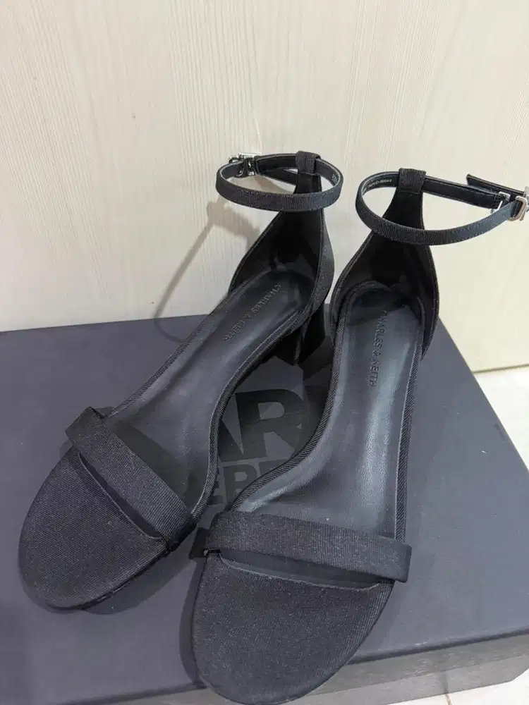 Heels charles & keith size 35