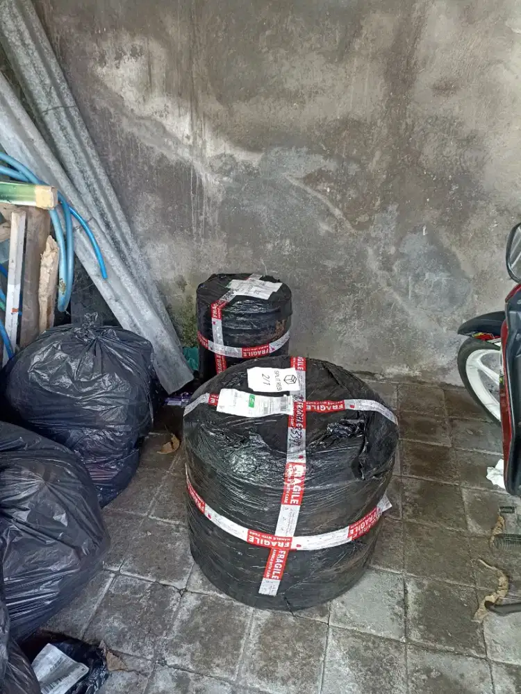 Tenaga laki serabutan tinggal di mess