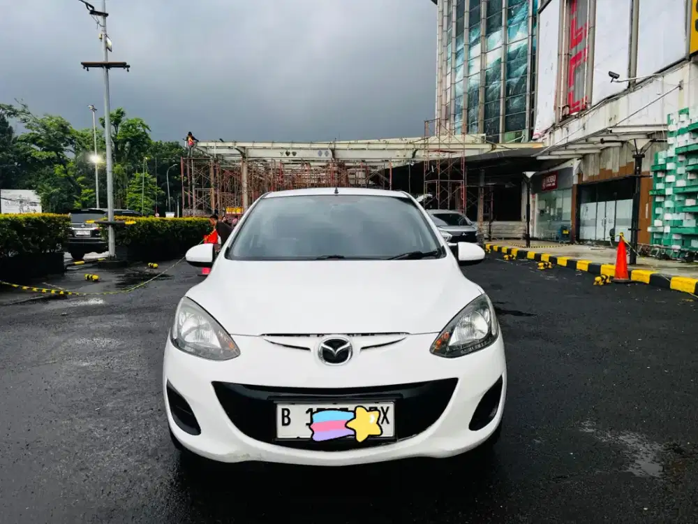 Mazda 2 R AT Hatchback 2013 Istimewa Seperti Baru