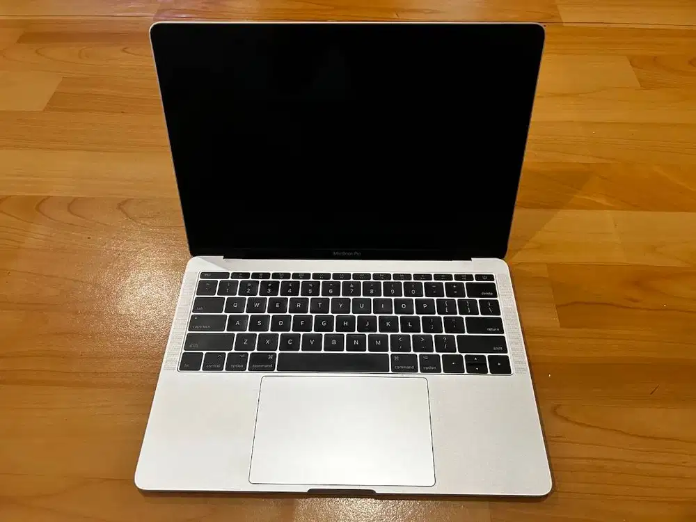 Macbook Pro 13 Inch 2017 (GRATIS SMARTWATCH)