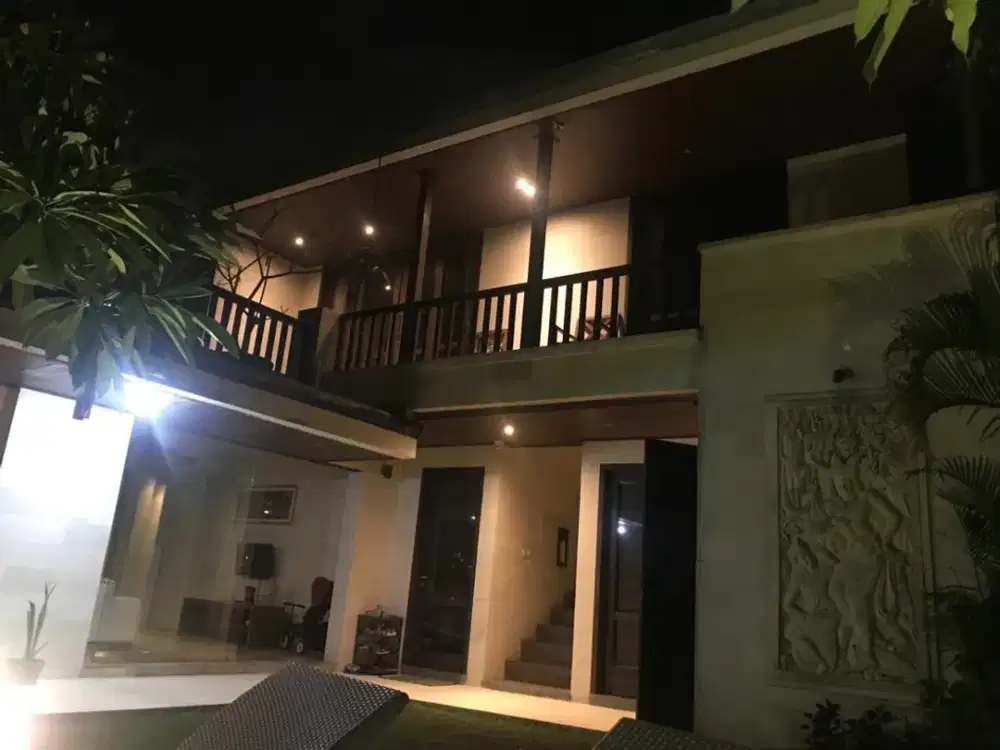 Modern Villa Lantai 3 Pemandangan Laut Berlokasi di Griya Alam Pecatu Graha, Kuta Selatan