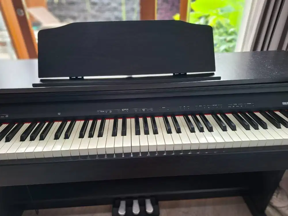 PIANO ROLAND RP30, BARU 1 TAHUN PAKAI