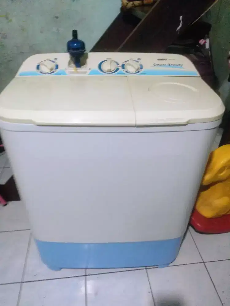 Mesin cuci 2 tabung Sanyo