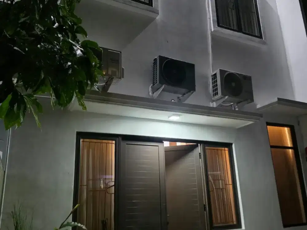 Dijual Rumah 2 Lantai 2 Balkon di daerah Pisangan Baru