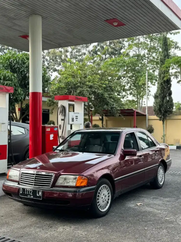 Mercedes Benz C200 1995 - Maroon