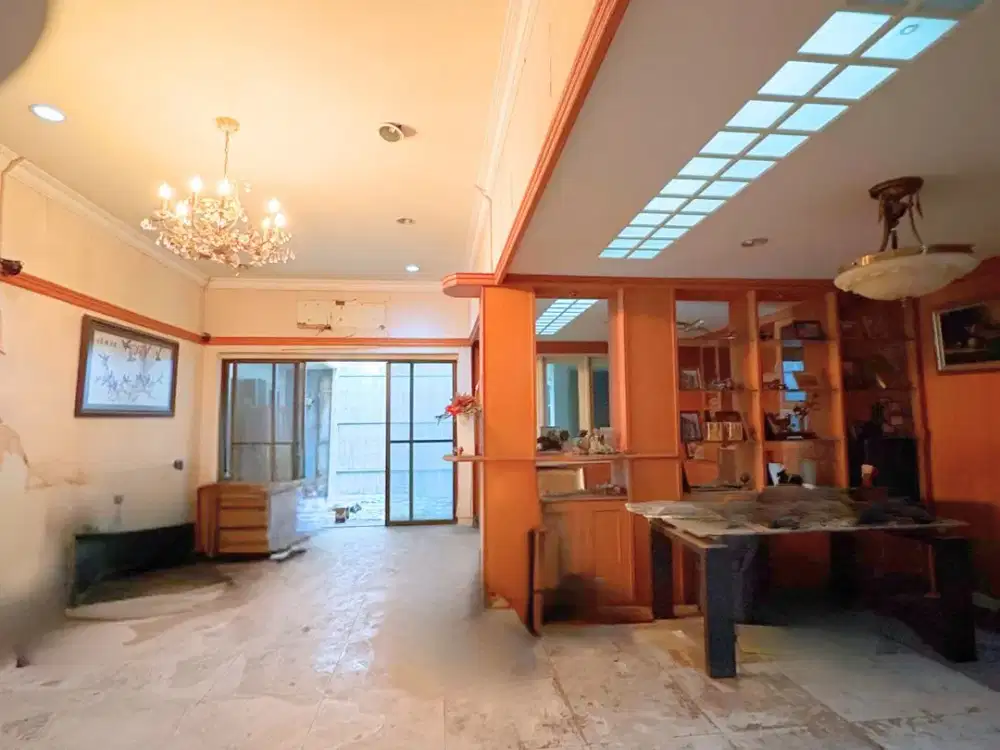 Rumah Hoek Komplek Favorit di Pluit 420m2 3+1 SHM Semi Furnished Siap Huni