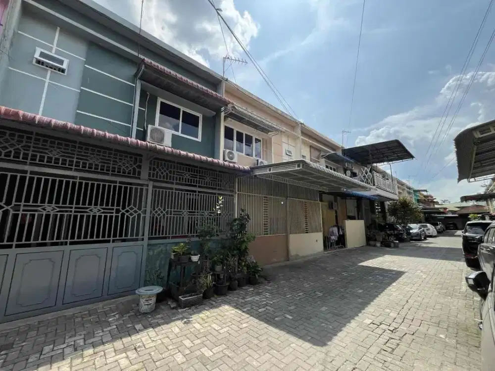 Villa komplek Crimson Park Daerah karya /Amir Hamzah Medan Barat