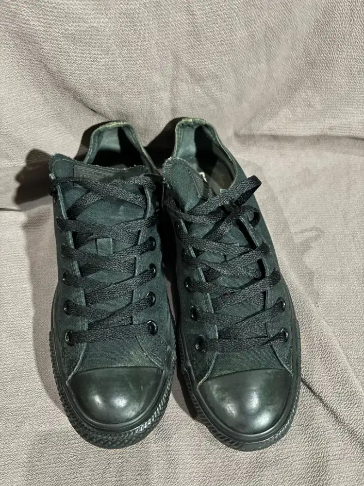 Sepatu converse full black low