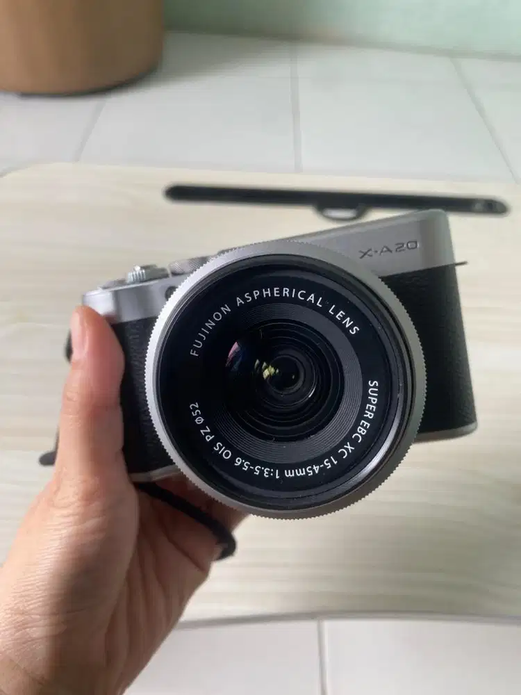 Kamera Mirrorless Fujifilm X-A20