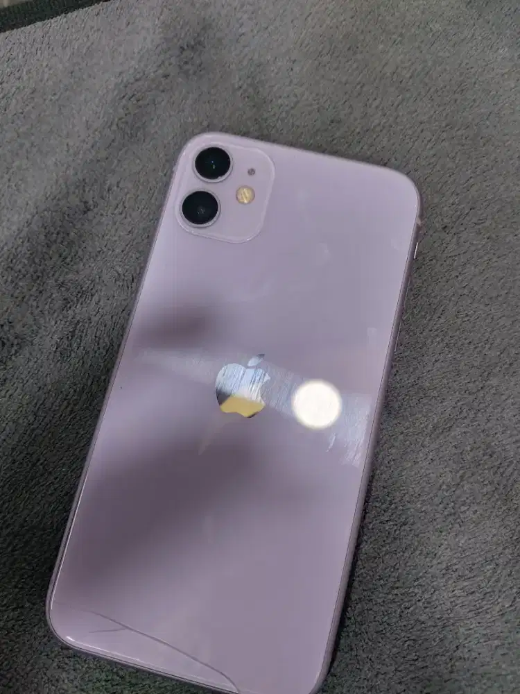 Iphone 11 128gb all operator second minus Retak belakang