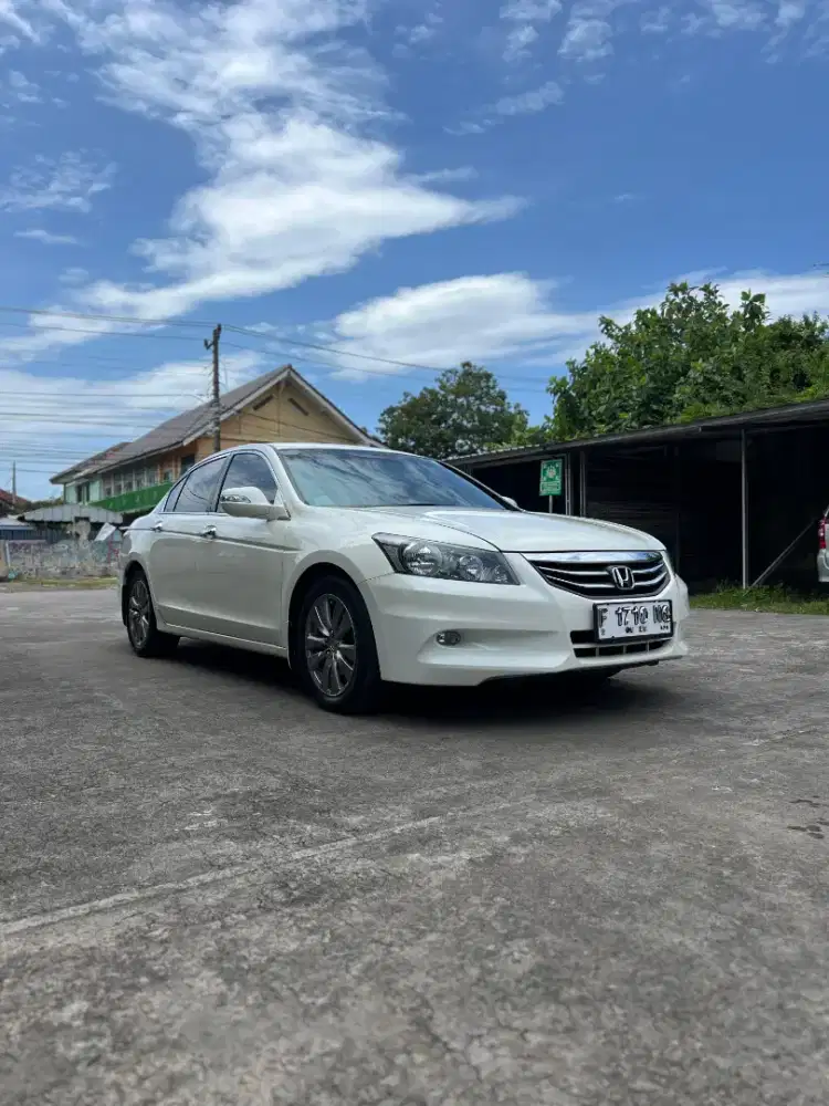 Accord cp2 VTIL 2012 putih matic