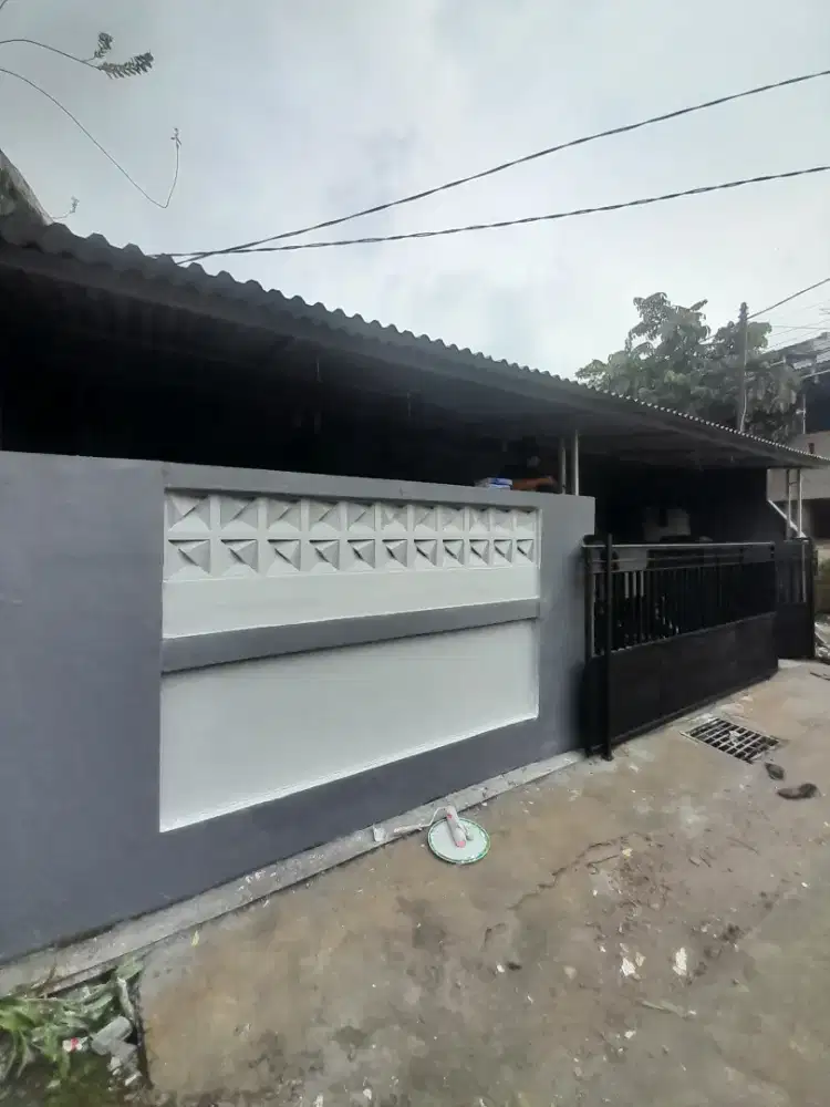 Disewakan Rumah Luas Lokasi dekat dari Gerbang Utama Dasana Indah