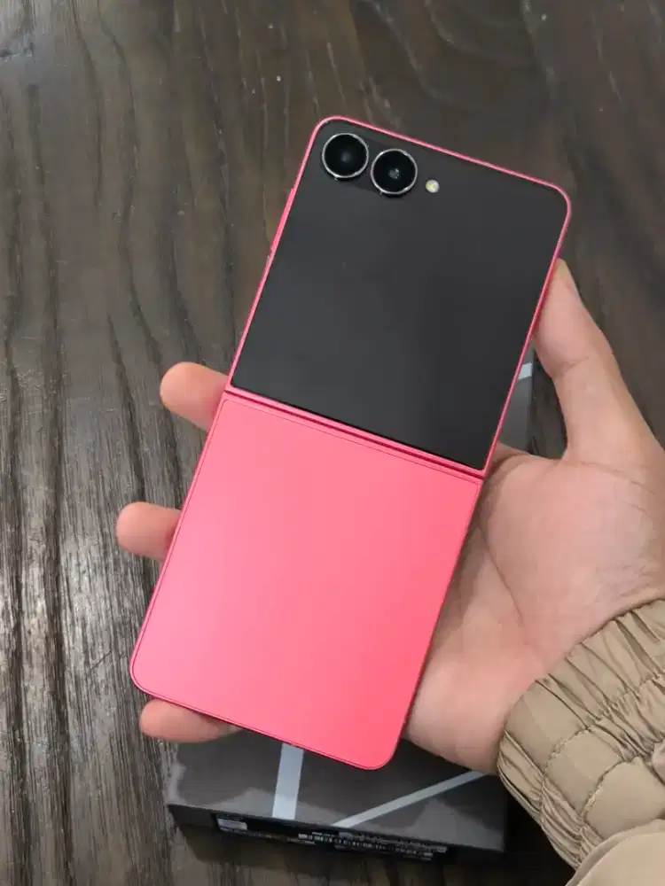 Samsung z flip 7 12/256 second warna coralred garansi 10 bulan lagi