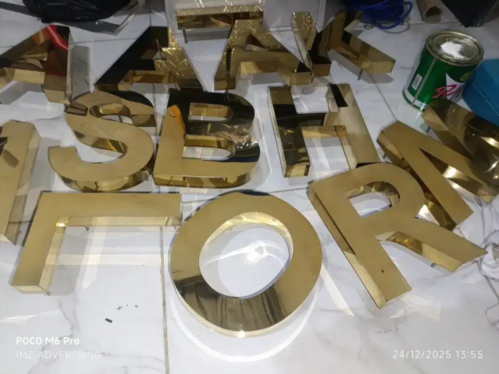 Huruf timbul stenles gold