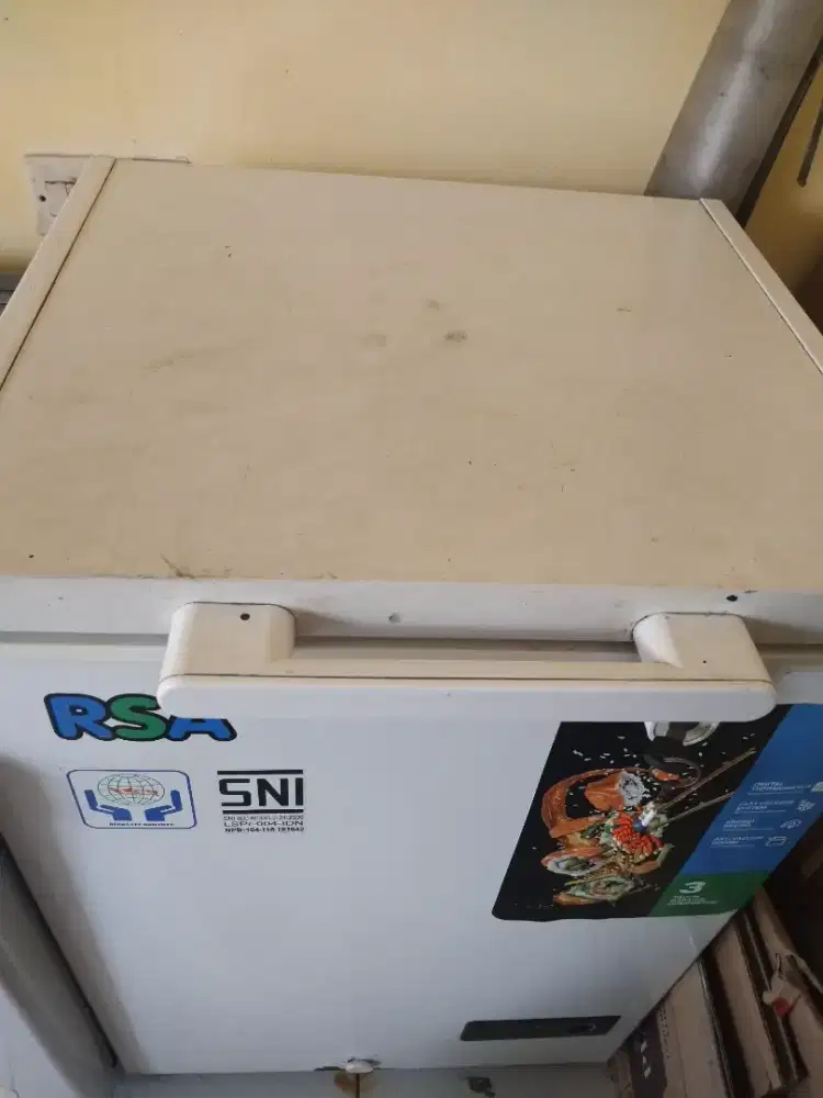 Dijual frezer bekas 100L