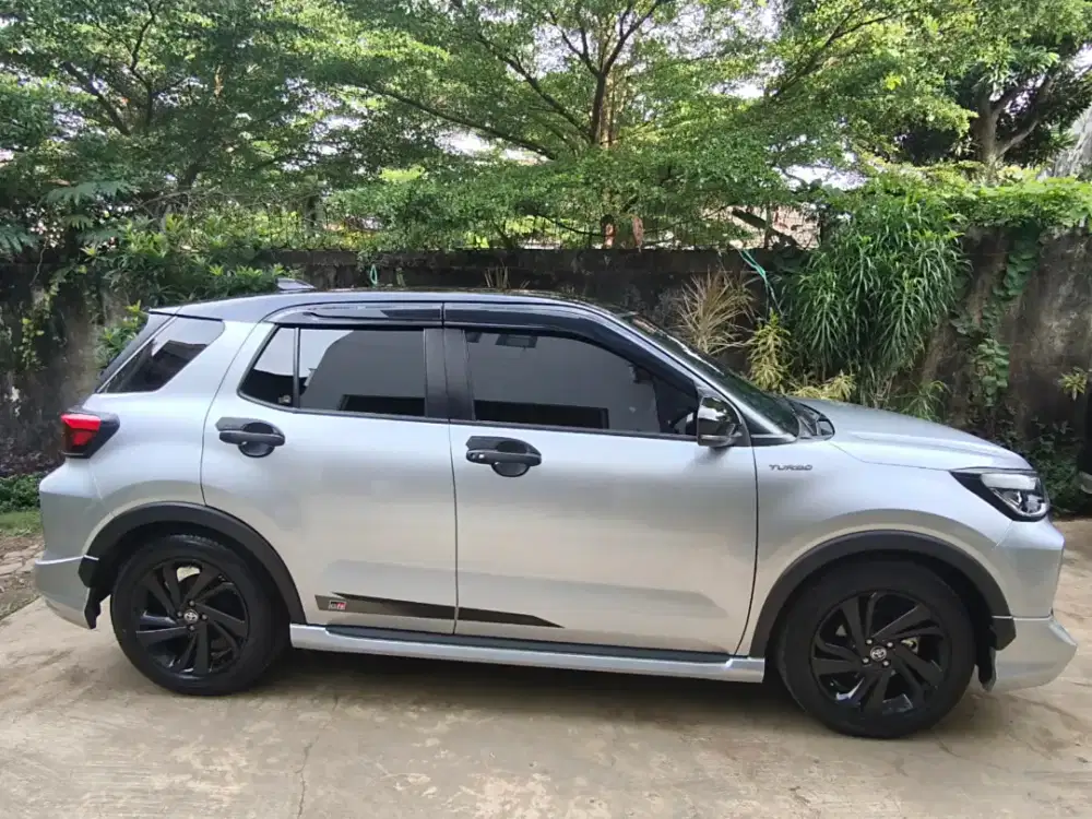 Raize GR TSS Two Tone 2022 (silver - Hitam)