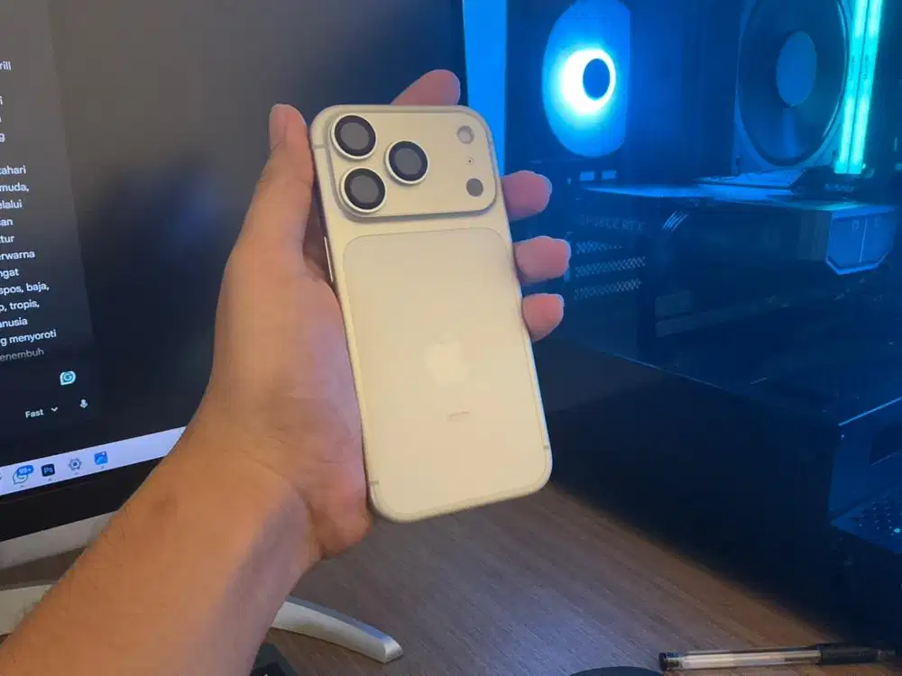 IPHONE 17 PRO 256 Silver Like New