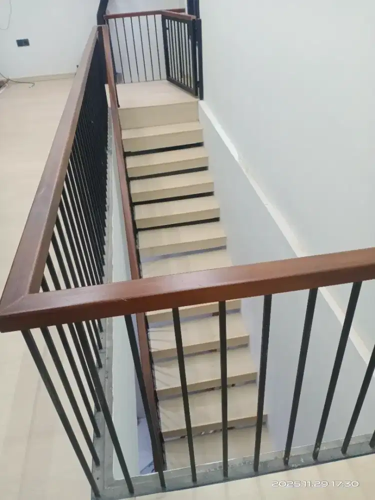 Jasa pasang lante vinyl dan spc