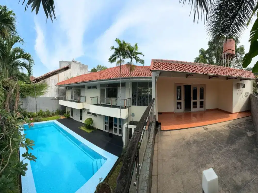 Rumah Dijual Dalam Komplek di Cilandak Timur Pasar Minggu Fasilitas Kolam Renang
