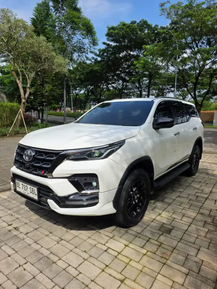 Fortuner 2.8 GR 2022 Putih