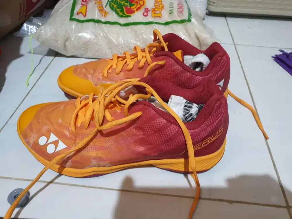 Sepatu yonex aerus Z